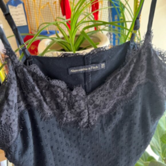 A&F Cami with Lace - Picture 4 of 4